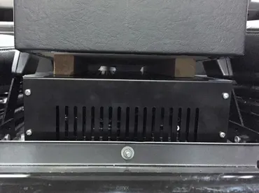 Erhöhung für Cubby Box mit Aufnahme für Subwoofer