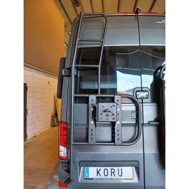 VW Crafter IV/MAN TGE Reserveradhalter mit Leiter (180° Tür) Koru