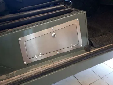 Serviceklappe für Sitzkasten, links, passend für Defender