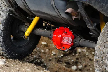 ARB Differentialschutz Chrysler 8.25 rot