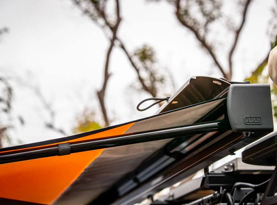 ARB Touring Markise inkl. LED Alu-Leiste Hartschale 2.50 m breit, 2.50 m lang "Black Edition"