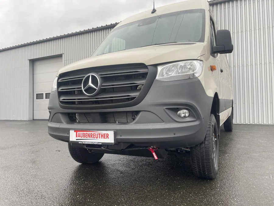 Seilwindenanbausatz Mercedes Sprinter 907 ab 22 inkl. WARN VR EVO 10s