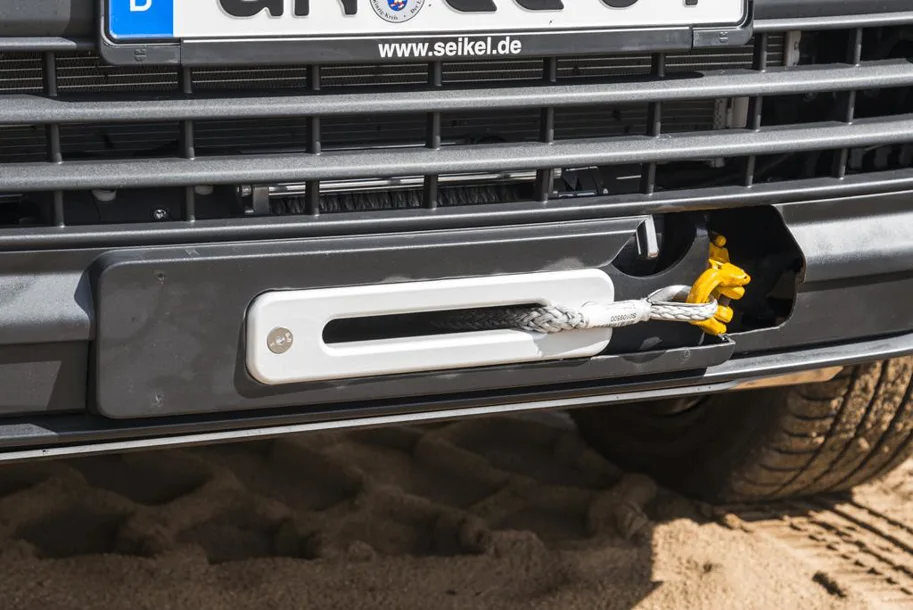 Seilwinden-Set VW T5 ab 10 + T6, inkl. WARN M8000, Kunststoffseil + Seilfenster