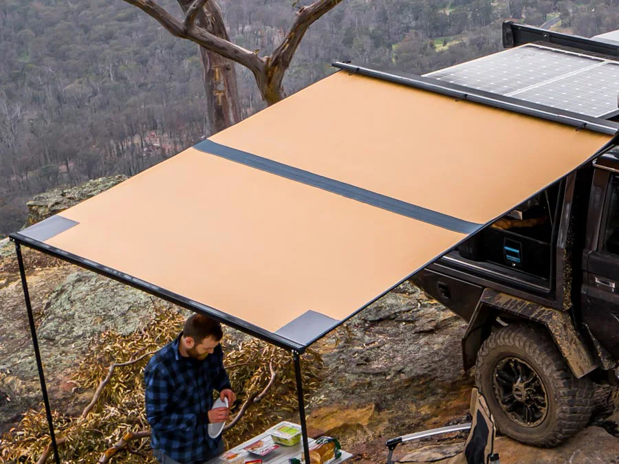 ARB Touring Markise inkl. LED Alu-Leiste Hartschale 2.50 m breit, 2.50 m lang "Black Edition"