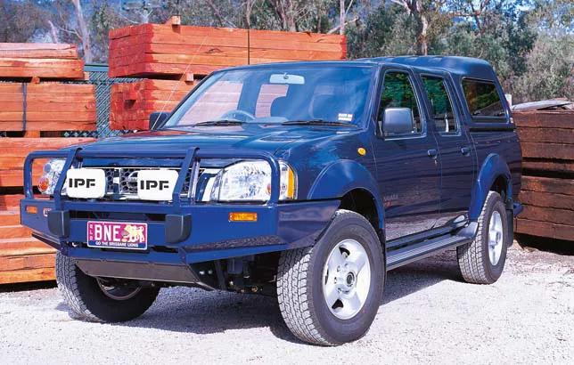 ARB Windenstossstange Nissan D22 `02- mit Airbag u.Verbreiterungen