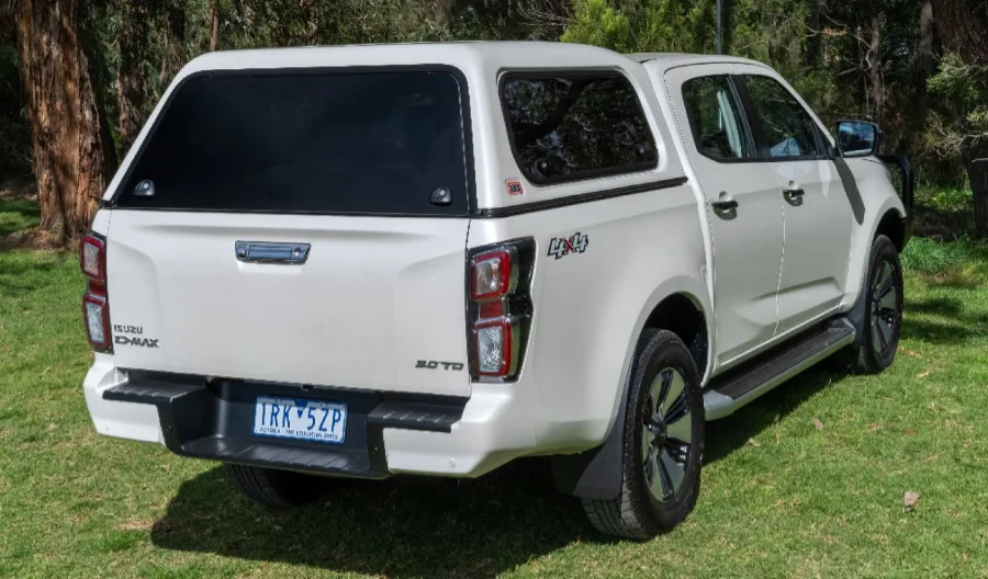 Touring Hardtop für Isuzu D-Max Doppelkabine 21 -> flach, glatt, seitliche Klappfenster