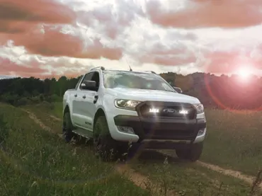 Lazer Lamps Kühlergrill-Kit Ford Ranger (2016-2018) inkl. 2x Triple-R 750 - Beacon