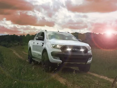 Lazer Lamps Kühlergrill-Kit Ford Ranger (2016-2018) inkl. 2x Triple-R 750 - Beacon