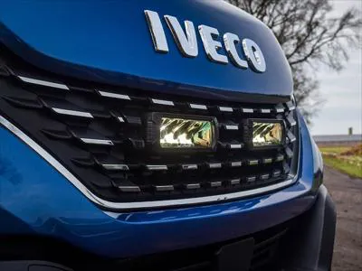 Lazer Lamps Kühlergrill-Kit Iveco Daily 2019+ Inkl. 2x Triple-R 750
