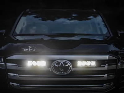 Lazer Lamps Kühlergrill-Kit Land Cruiser 300 Series inkl. Triple-R 750 Elite