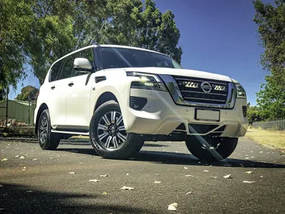 Lazer Lamps Kühlergrill-Kit Nissan Patrol Y62 Serie 5 (2020-2022) inkl. 2x Triple-R 750 - Beacon