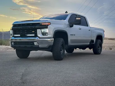 Lazer Lamps Kühlergrill-Kit Silverado 2500/3500 LT (2020-2023) inkl. 2x Triple-R 1000 - Beacon