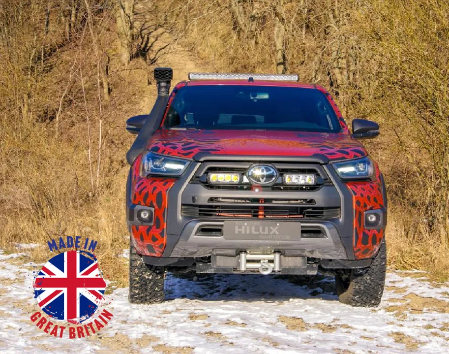 Lazer Lamps Kühlergrill-Kit Toyota Hilux Invincible-X (2021+) inkl. 2x Triple-R 750 Standard
