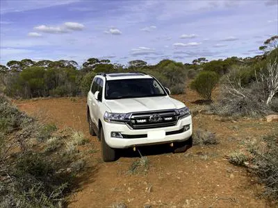 Lazer Lamps Kühlergrill-Kit Toyota Land Cruiser 200 (2019+) inkl. 2x Triple-R 750 G2 Elite