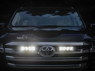 Lazer Lamps Kühlergrill-Kit Toyota Land Cruiser 300 Series (2022+) inkl. Triple-R 750 Wide