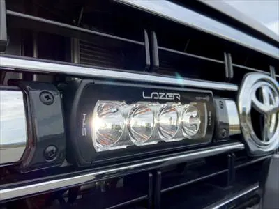 Lazer Lamps Kühlergrill-Kit Toyota Land Cruiser 70 (2007+) - inkl. 2x ST4 Evolution