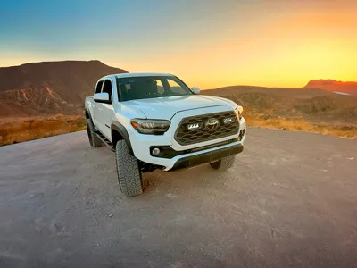 Lazer Lamps Kühlergrill-Kit Toyota Tacoma TRD (2023+) inkl. Triple-R 750 Wide