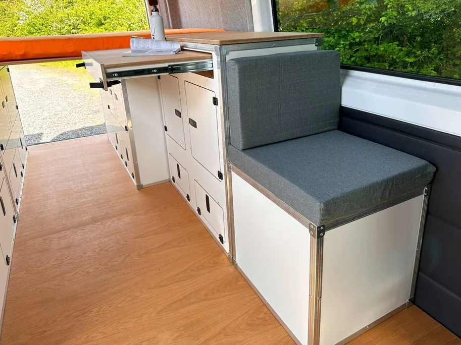 Sitzbox (50 cm) passend für MB Sprinter / VW Crafter / MAN TGE