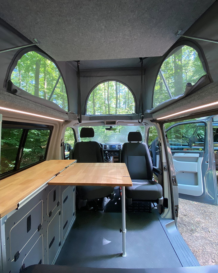 Möbelzeile mit Kleiderschrank und Küchenblock, grau, für VW Bus T5/T6, Version 2