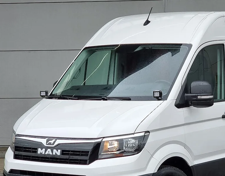 Haubenhalter für Zusatzscheinwerfer, passend für VW Crafter 2 / MAN TGE