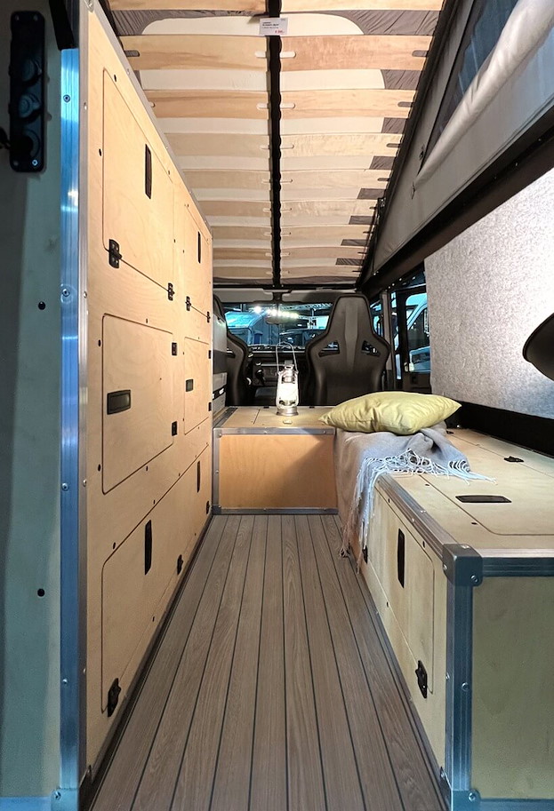 Bodenplatte „Yacht-Design“ für Land Rover Defender 110