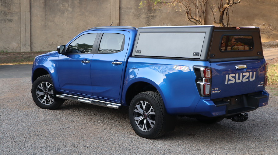 Bushtech Hardtop Isuzu D-Max (2021-2024) Extra Cab Aluminium glatt nicht isoliert mit LED-Licht