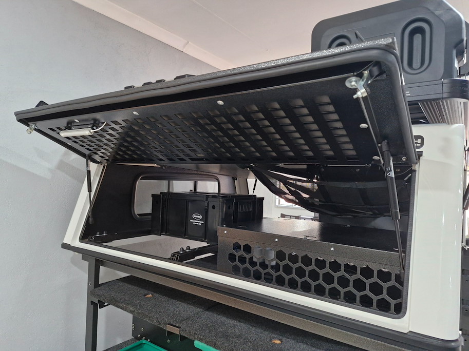Bushtech Hardtop Molle-Panel Seitentür Typ 1 Doppelkabine