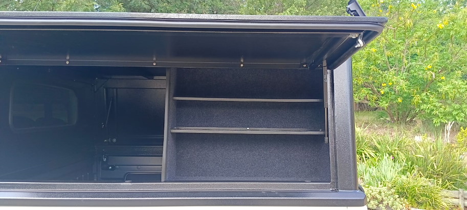 Bushtech Schrank, Teppichausführung, Typ 6 ohne Kücheneinsatz 25 cm