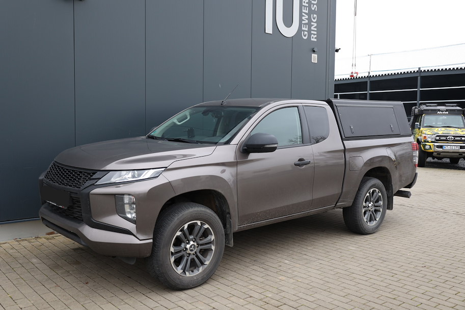 Alu-Cab Hardtop "Explorer" für Mitsubishi L200/Fiat Fullback 2016-2023 Doppelkabine schwarz/glatt