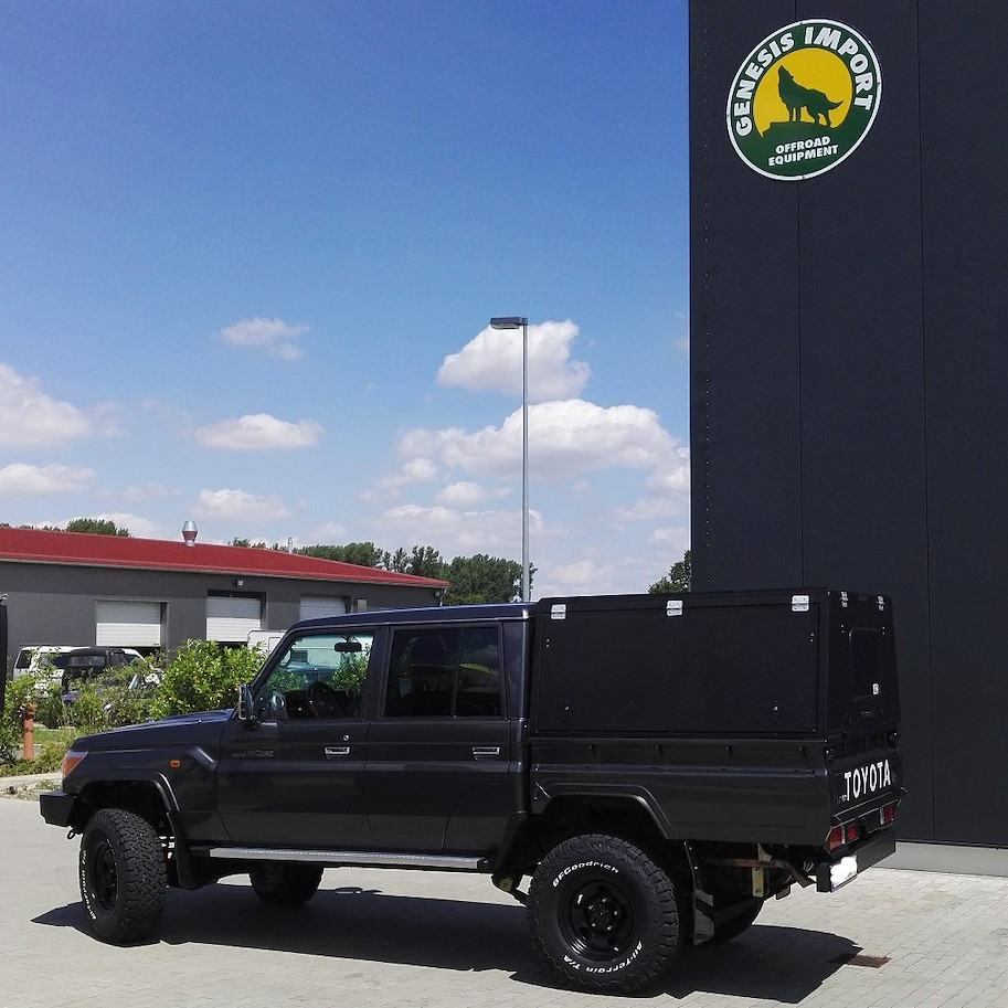 Alu-Cab Hardtop "Adventure" für Toyota Land Cruiser 79 1984+ Doppelkabine schwarz/glatt