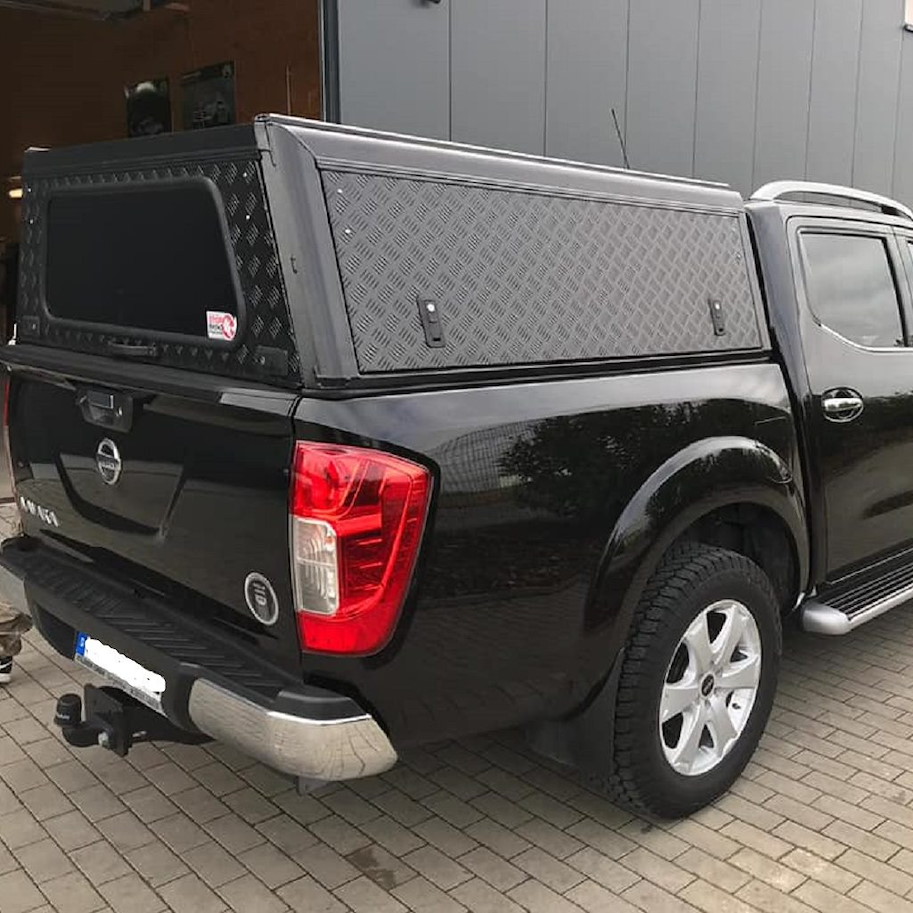 Alu-Cab Hardtop "Explorer" für Nissan Navara NP300 2016+ Doppelkabine schwarz/geriffelt