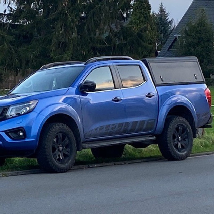 Alu-Cab Hardtop "Explorer" für Nissan Navara NP300 2016+ Doppelkabine schwarz/glatt