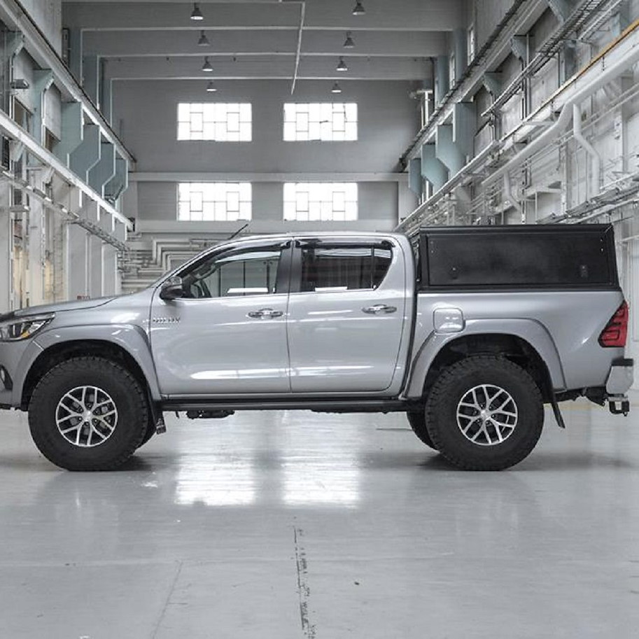 Alu-Cab Hardtop "Explorer" für Toyota Hilux 2016+ Doppelkabine schwarz/glatt