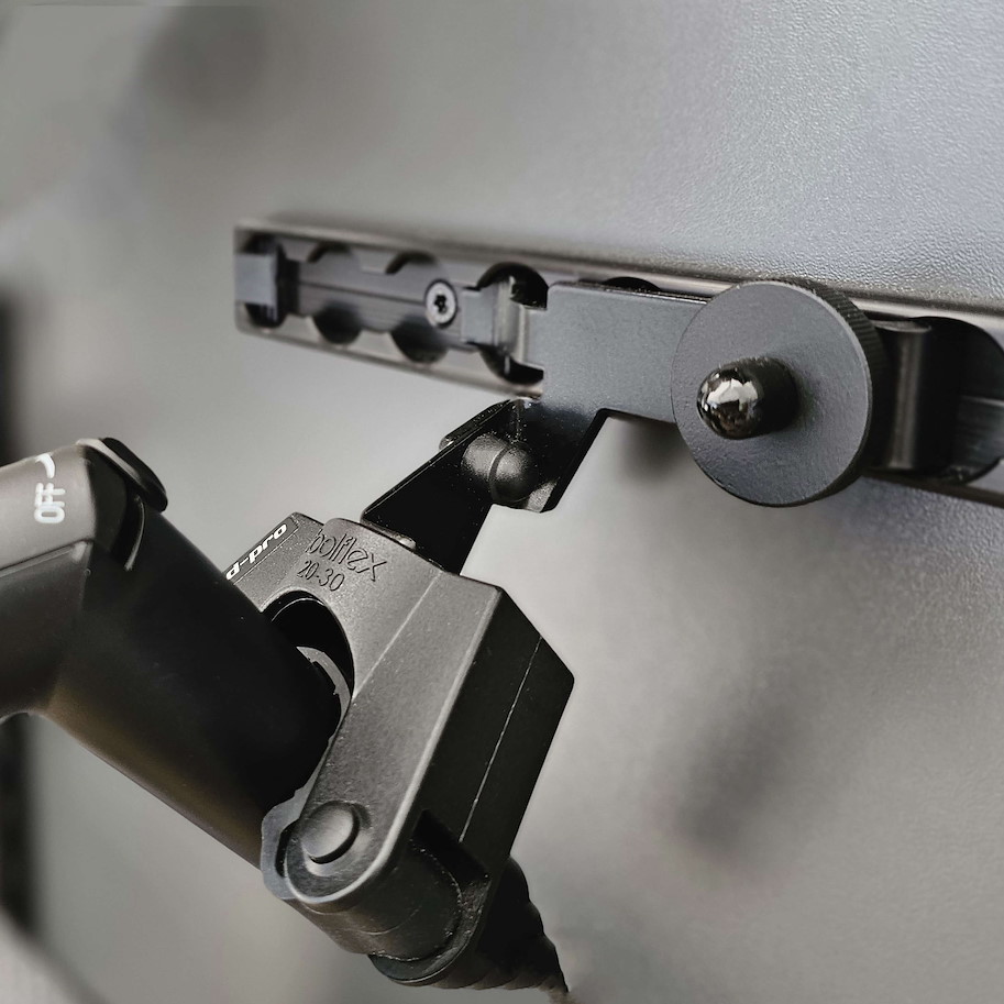 SeaLand-pro Handbrause-Halter horizontal für Airlineschiene, Schwarz