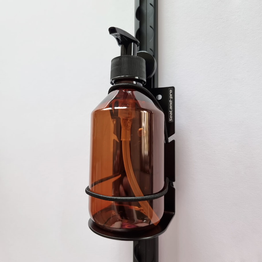 SeaLand-pro Halter Seifenspender für Airlineschiene mit Pumpflasche 250 ml