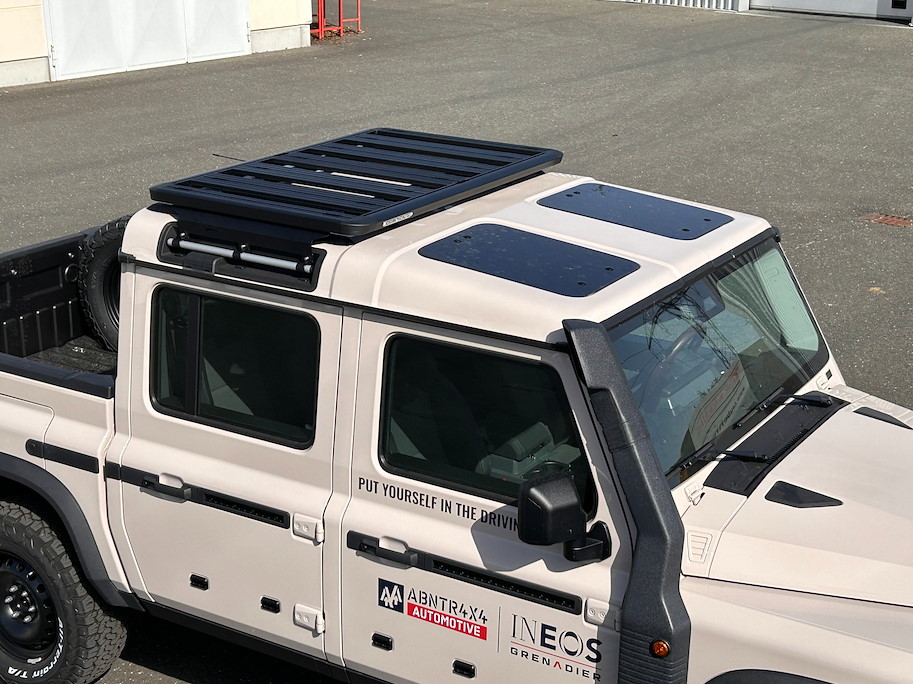Rhino Rack Pioneer 6 Plattform Ineos Quartermaster 900 × 1'430 mm inkl. Backbone