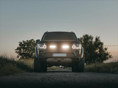 Lazer Lamps Kühlergrill-Kit Land Rover Discovery 4 (2014+) inkl. 2x Triple-R 750 G2 Standard