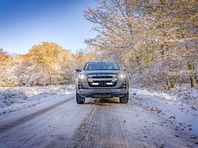 Lazer Lamps Kühlergrill-Kit Isuzu D-Max (2021-2022) inkl. 2x Triple-R 750 - Beacon