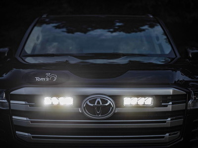 Lazer Lamps Kühlergrill-Kit Toyota LC300 (2022+) inkl. 2x Triple-R 750 - Beacon