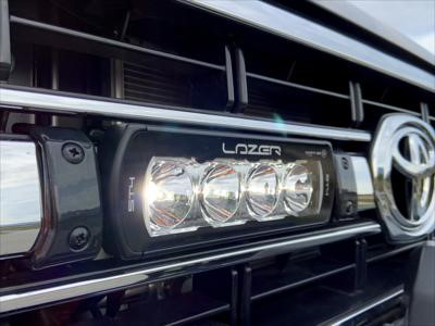 Lazer Lamps Kühlergrill-Kit Toyota Land Cruiser 70 (2007+) - inkl. 2x ST4 Evolution