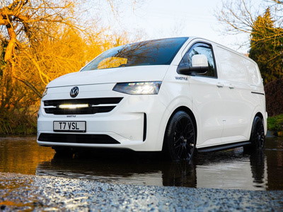 Lazer Lamps Kühlergrill-Kit VW Transporter T7 (2025+) inkl. Glide 18 Elite mit Positionslicht