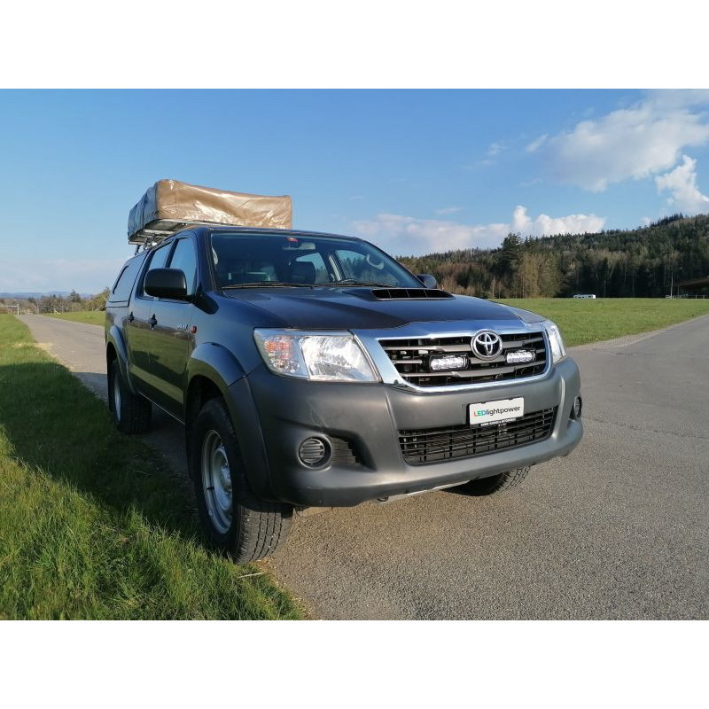 LED Grill Kit für Toyota Hilux 7. Gen. 2012-, mit zwei Lazer ST4 LED Fernlichter