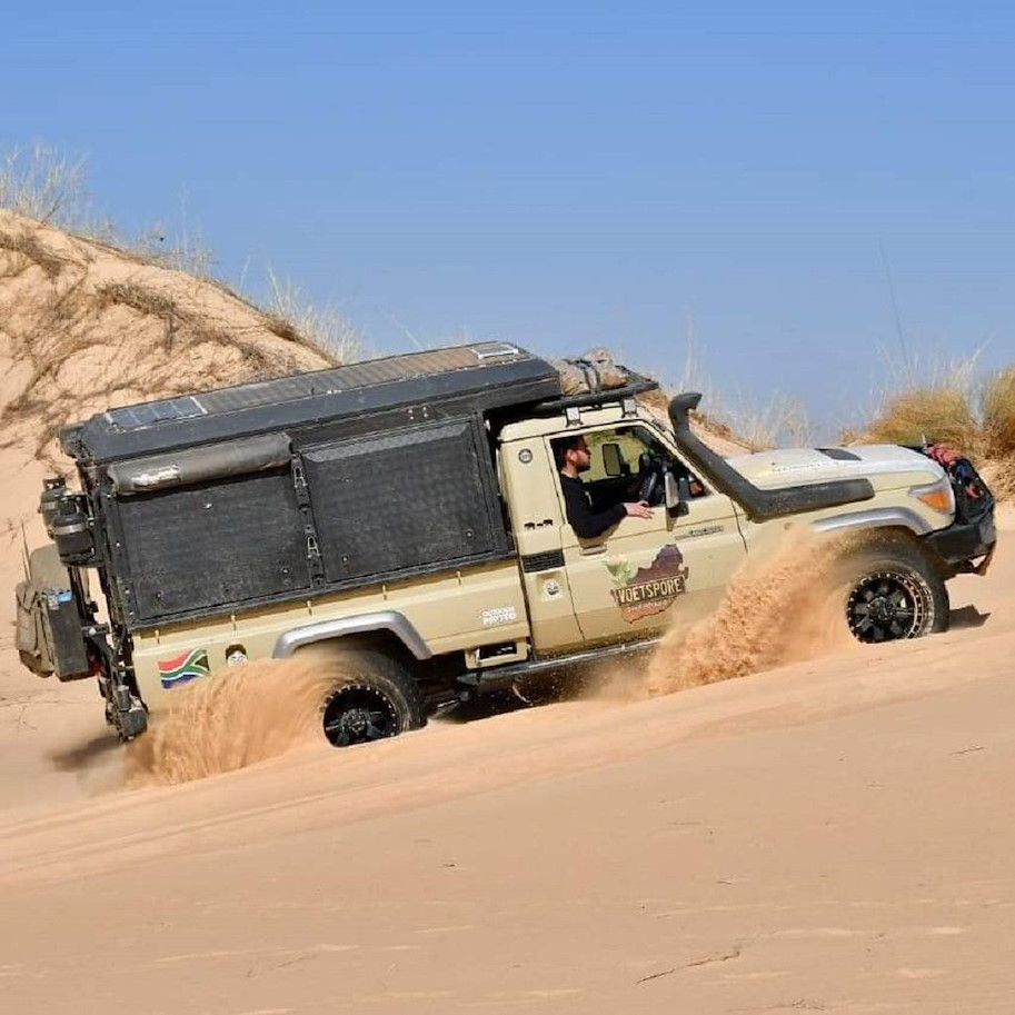 Alu-Cab Canopy Camper Toyota Land Cruiser 79 Single Cab, schwarz