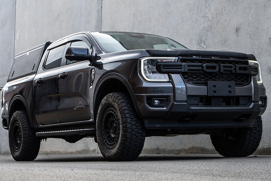 Alu-Cab Hardtop "Explorer" für Ford Ranger 2023+ Doppelkabine schwarz/geriffelt