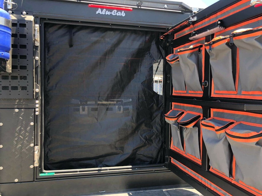 Alu-Cab Canopy Camper/ModCap Moskitonetz Hecktüre für Toyota Land Cruiser 79 Doppel-, Extra- & Single Cab