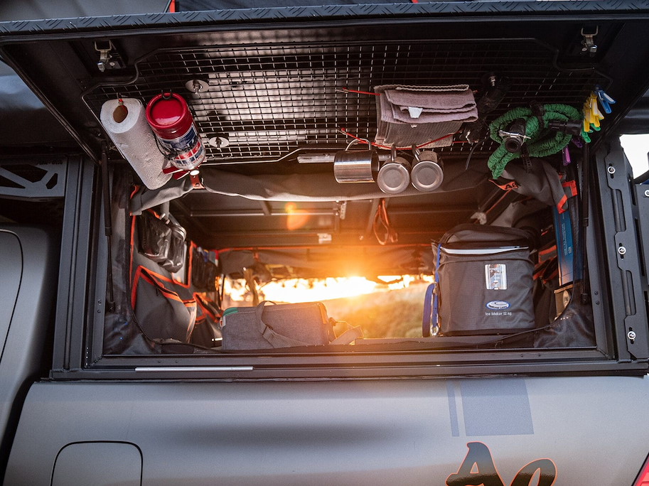 Alu-Cab Canopy Camper Befestigungsgitter für die Seitenklappen