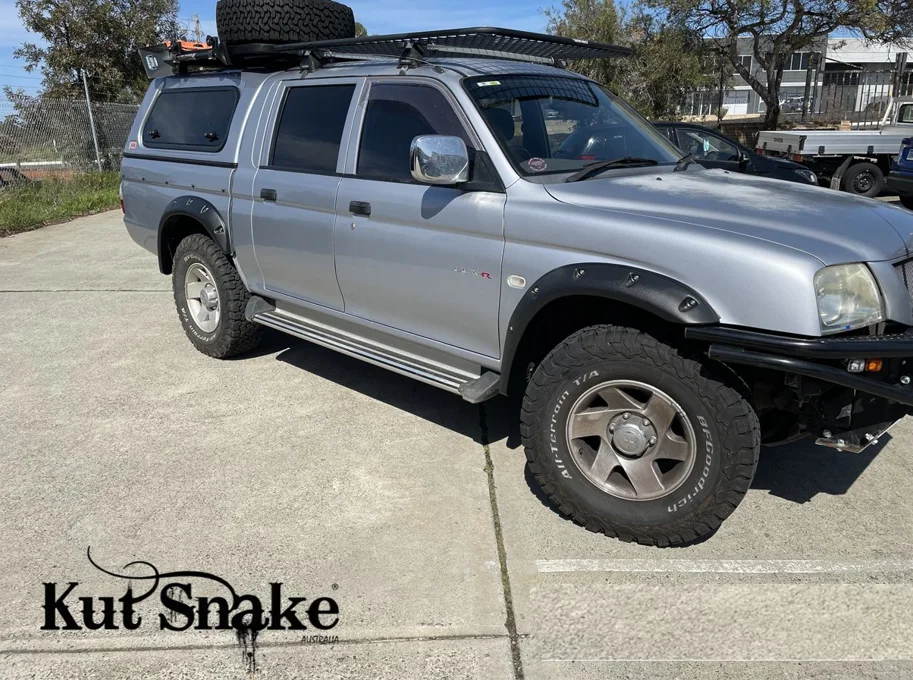 Kut Snake Kotflügelverbreiterung Mitsubishi L200 MK 75 mm (1996-2006)