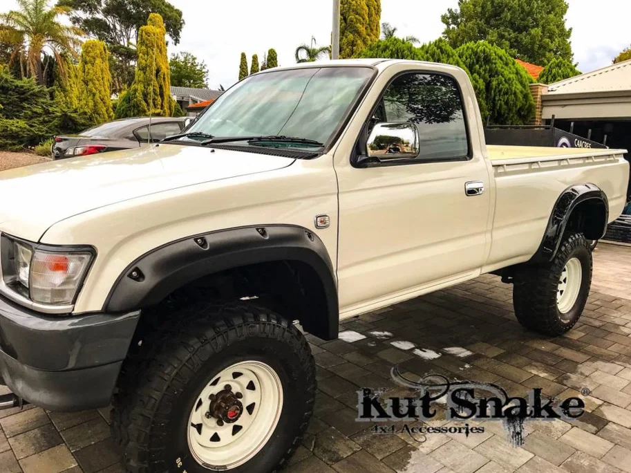 Kut Snake Kotflügelverbreiterung Toyota Hilux 106 Einzelkabine 95 mm (1988-1998)