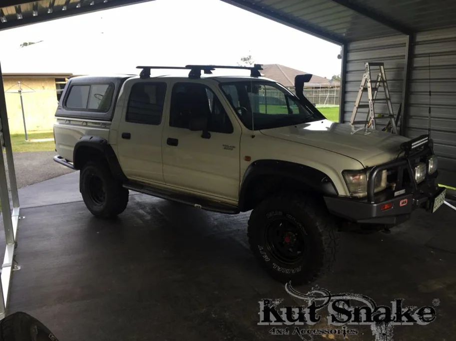 Kut Snake Kotflügelverbreiterung Toyota Hilux 167 Doppelkabine 95 mm (1999-2005)