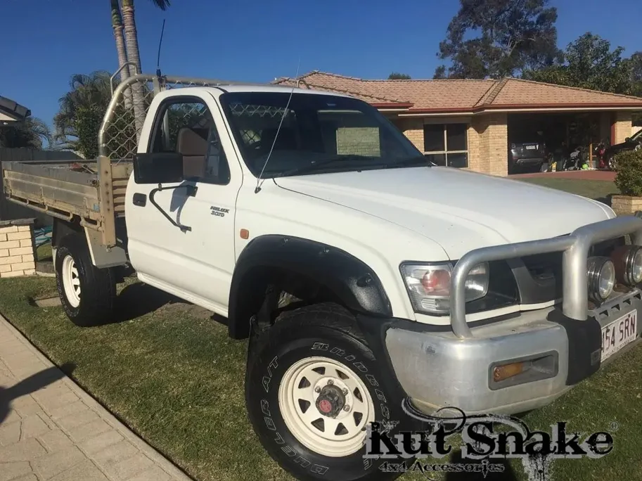Kut Snake Kotflügelverbreiterung Toyota Hilux 167 95 mm nur vorne (1999-2005)